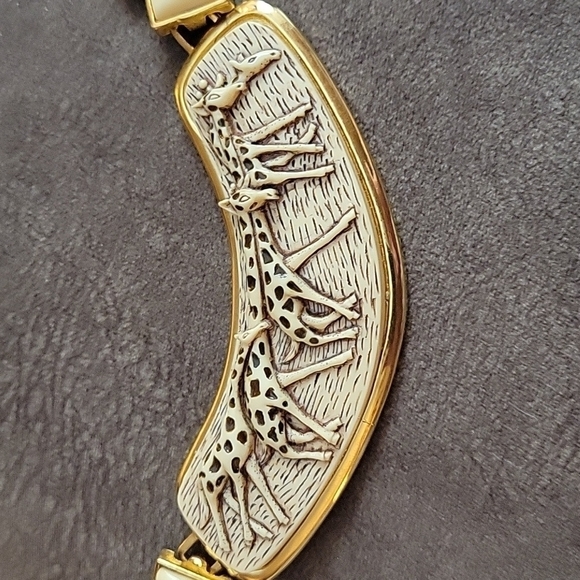 VTG 1970s 3D Acrylic Giraffe Bib Beaded Collar Necklace Clip-on Earrings Set - Picture 2 of 14